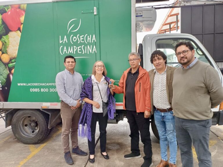 Prefectura del Azuay y Heifer Ecuador fortalecen la comercialización en volumen de productos agroecológicos campesinos en Azuay